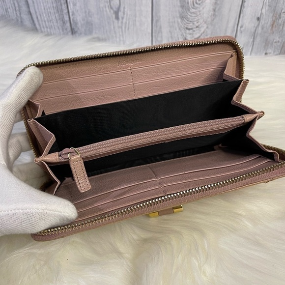 YVES SAINT LAURENT muse leather zip wallet in tan - Picture 5 of 16